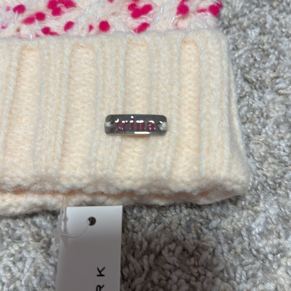 NWT Trina Turk White And Pink Bubblewrap Yarn Knit Beanie - Picture 6 of 9